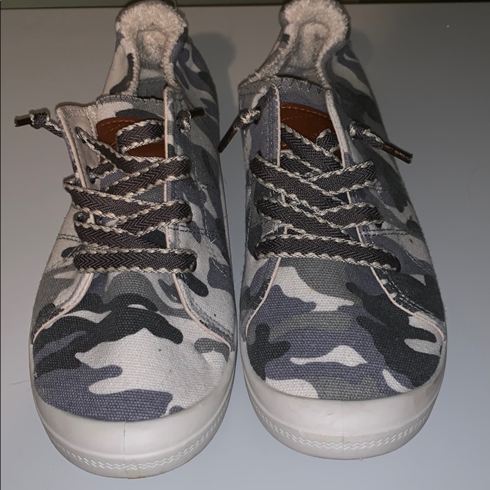 Women’s camouflage shoes